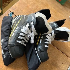 Kids CCM hockey skates 11Y